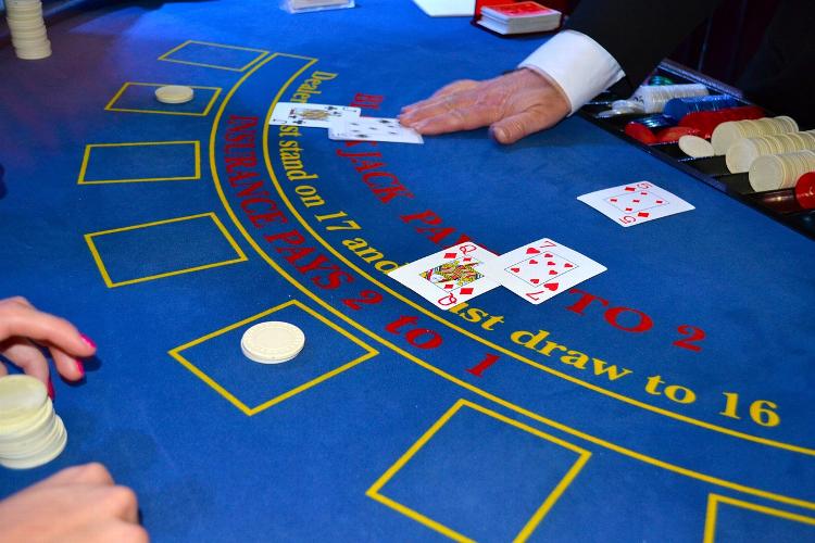 Blackjack Essential tips to play Blackjack and how to get the edge over the casino